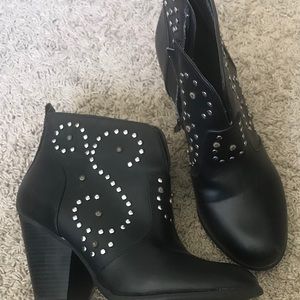 Ankle boots